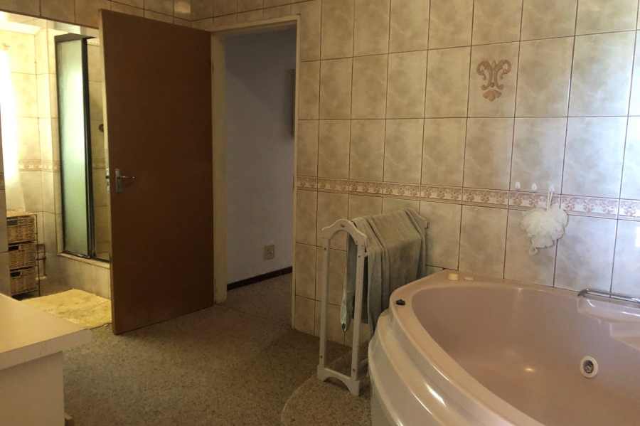 8 Bedroom Property for Sale in Melodie North West
